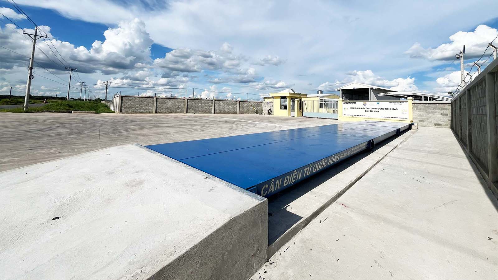 quoc-hung-corp-can-o-to-slide-1x1600x900